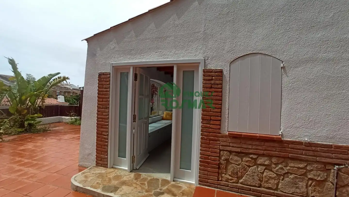 Casa amb piscina en venda a Fenals, imagen 4