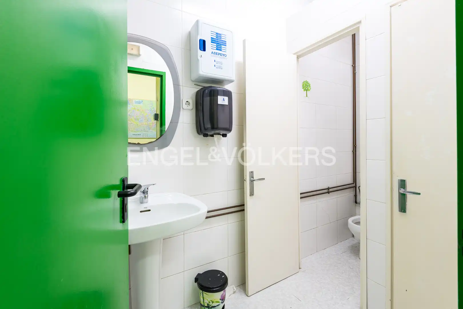 Baño de Local en venta en Barcelona