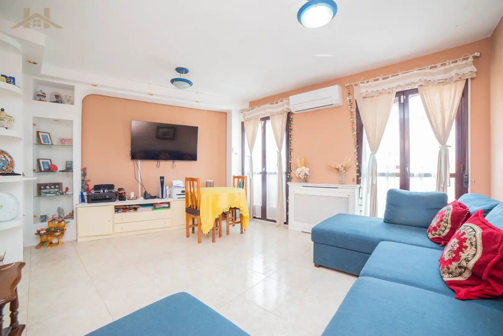 Living room of Duplex for sale in Sevilla la Nueva  with Air Conditioner, Heating and Terrace