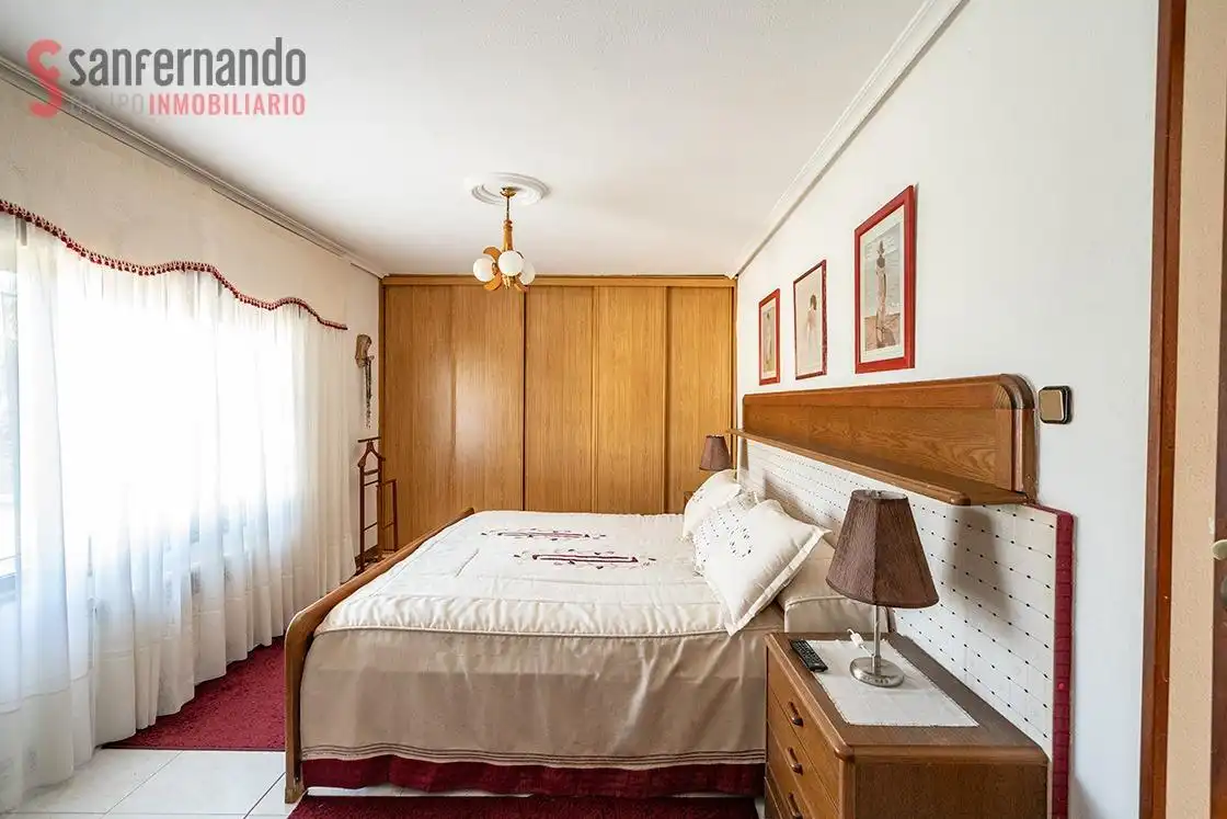 Schlafzimmer von Haus oder Chalet zum Verkauf in Torrelavega  mit Heizung, Privatgarten und Terrasse
