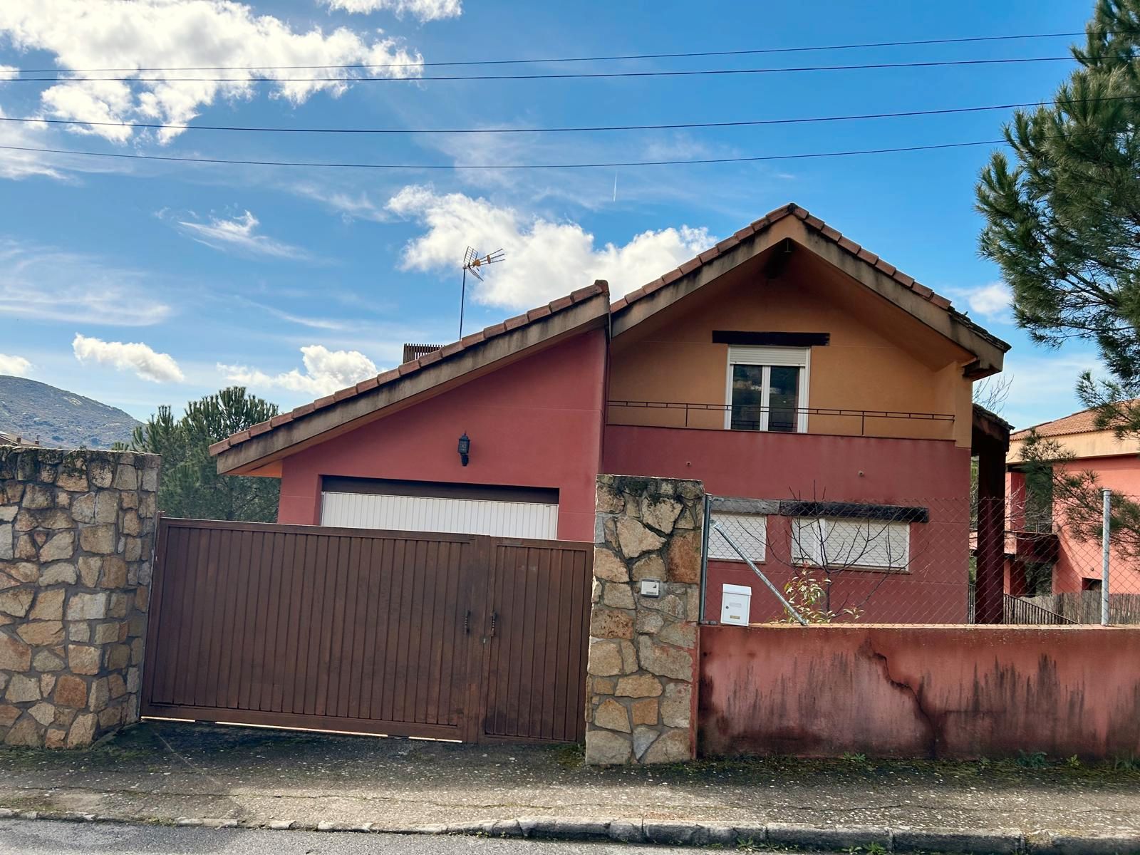 Exterior view of House or chalet for sale in Robledo de Chavela  with Heating, Private garden and Terrace