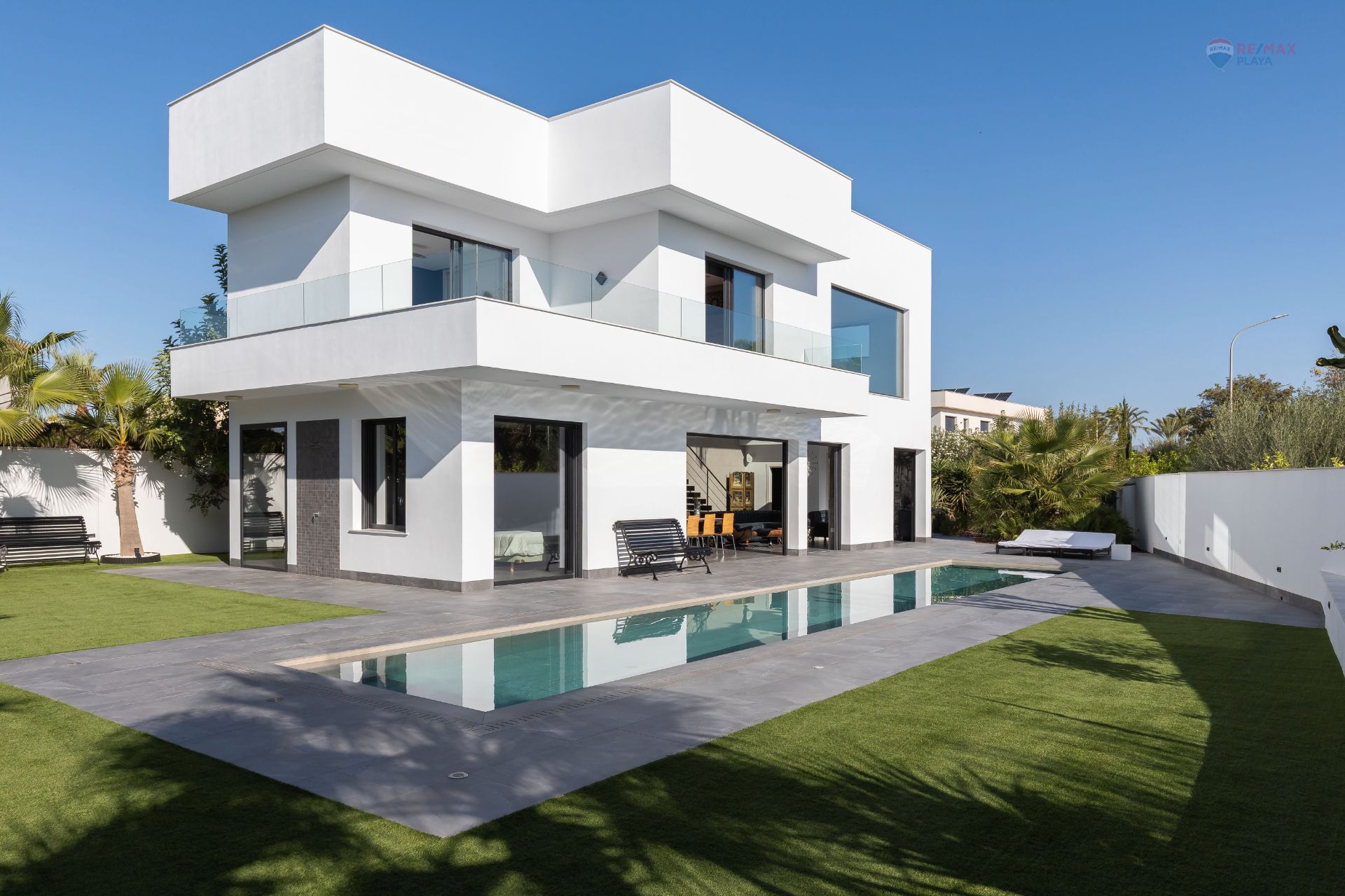 Vista exterior de Casa o xalet en venda en Vera amb Aire condicionat, Jardí privat i Terrassa