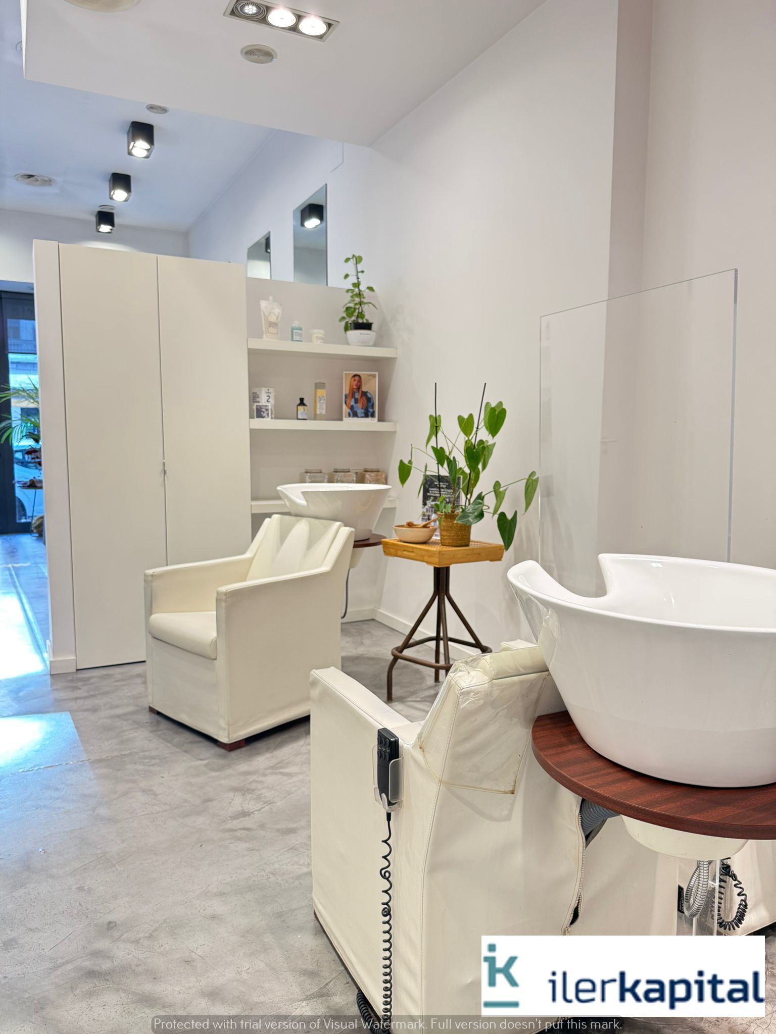 Bathroom of Premises for rent in  Lleida Capital  with Air Conditioner and Furnished