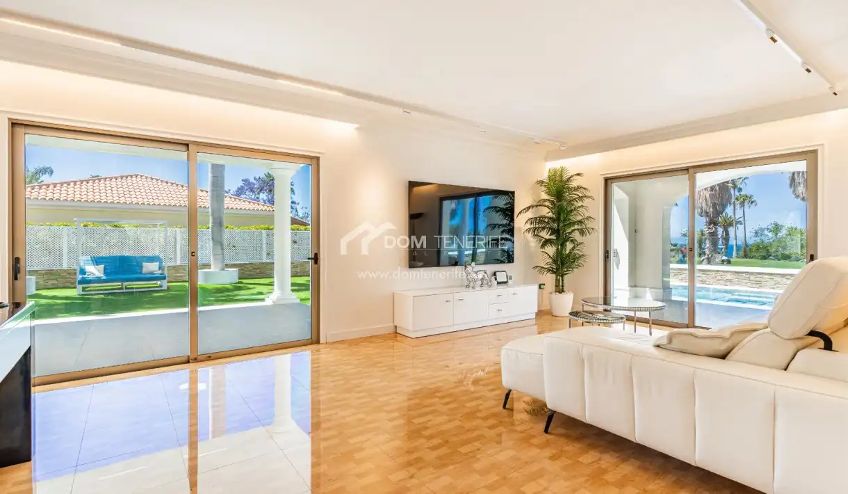 Sala de estar de Casa o chalet en venta en Adeje con Jardín privado, Terraza y Trastero