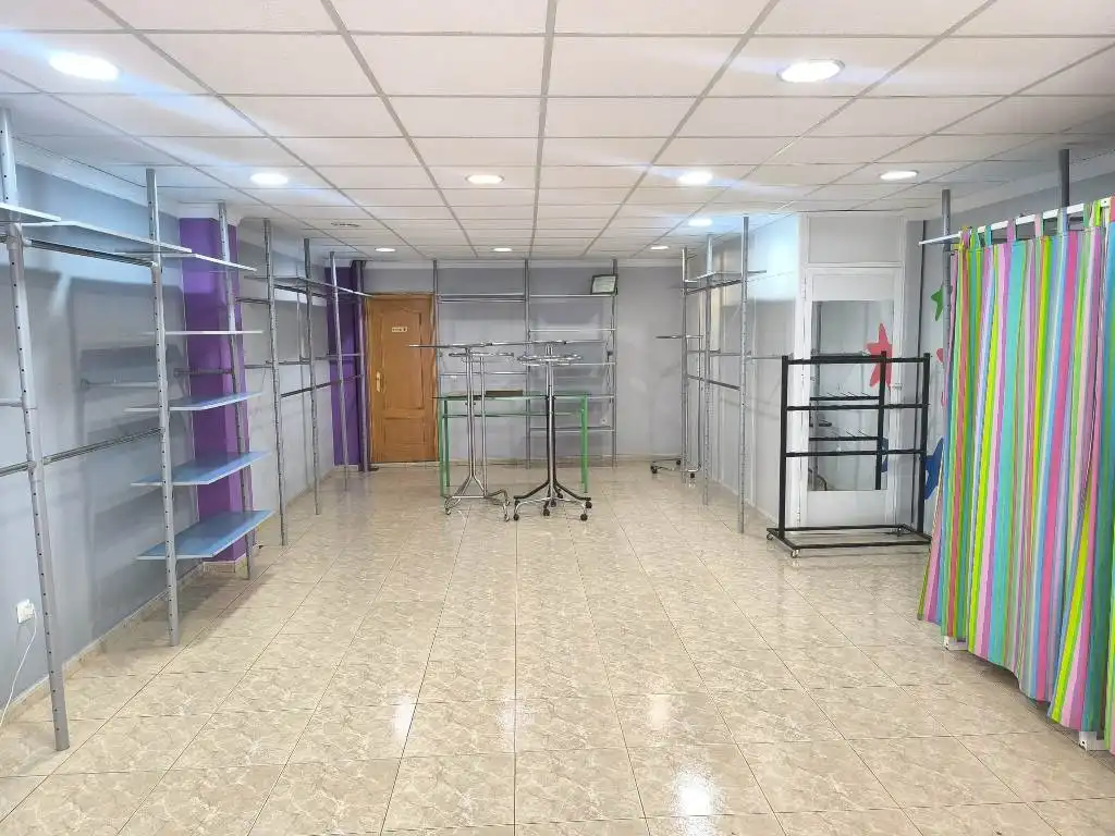Business premises to rent in Carrer Nou d'Octubre, imagen 2