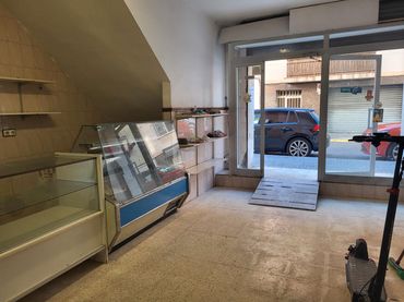 Local comercial en venda a Carrer Vint-i-dos