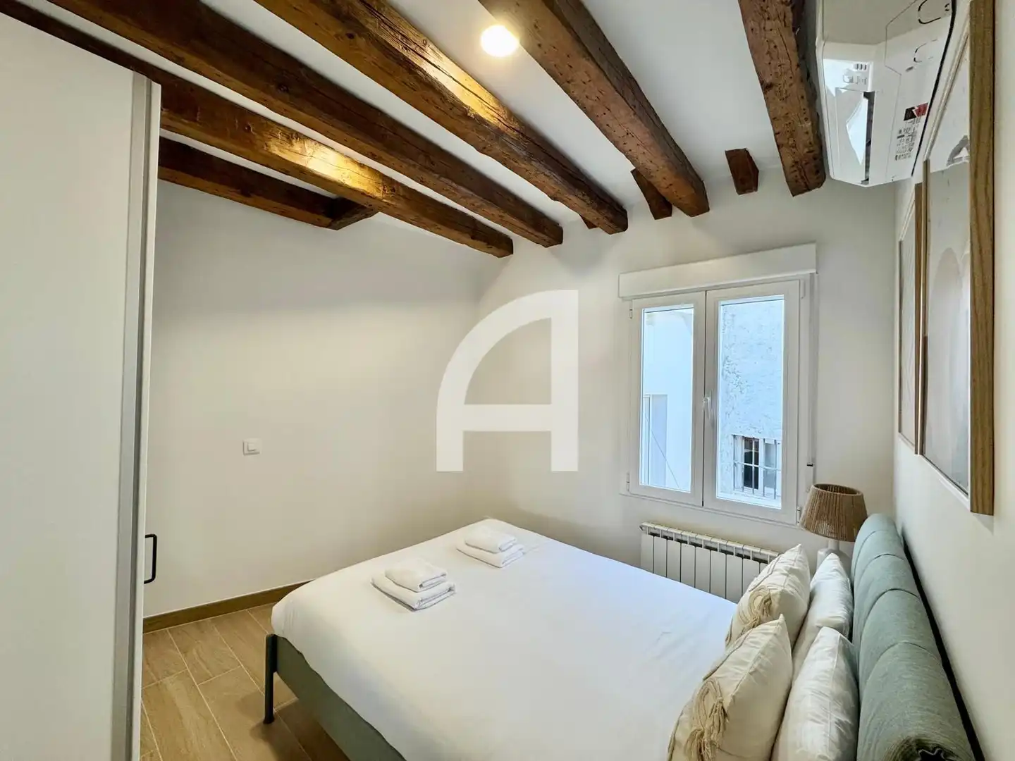 Dormitori de Àtic de lloguer en Madrid amb Aire condicionat, Calefacció i Terrassa