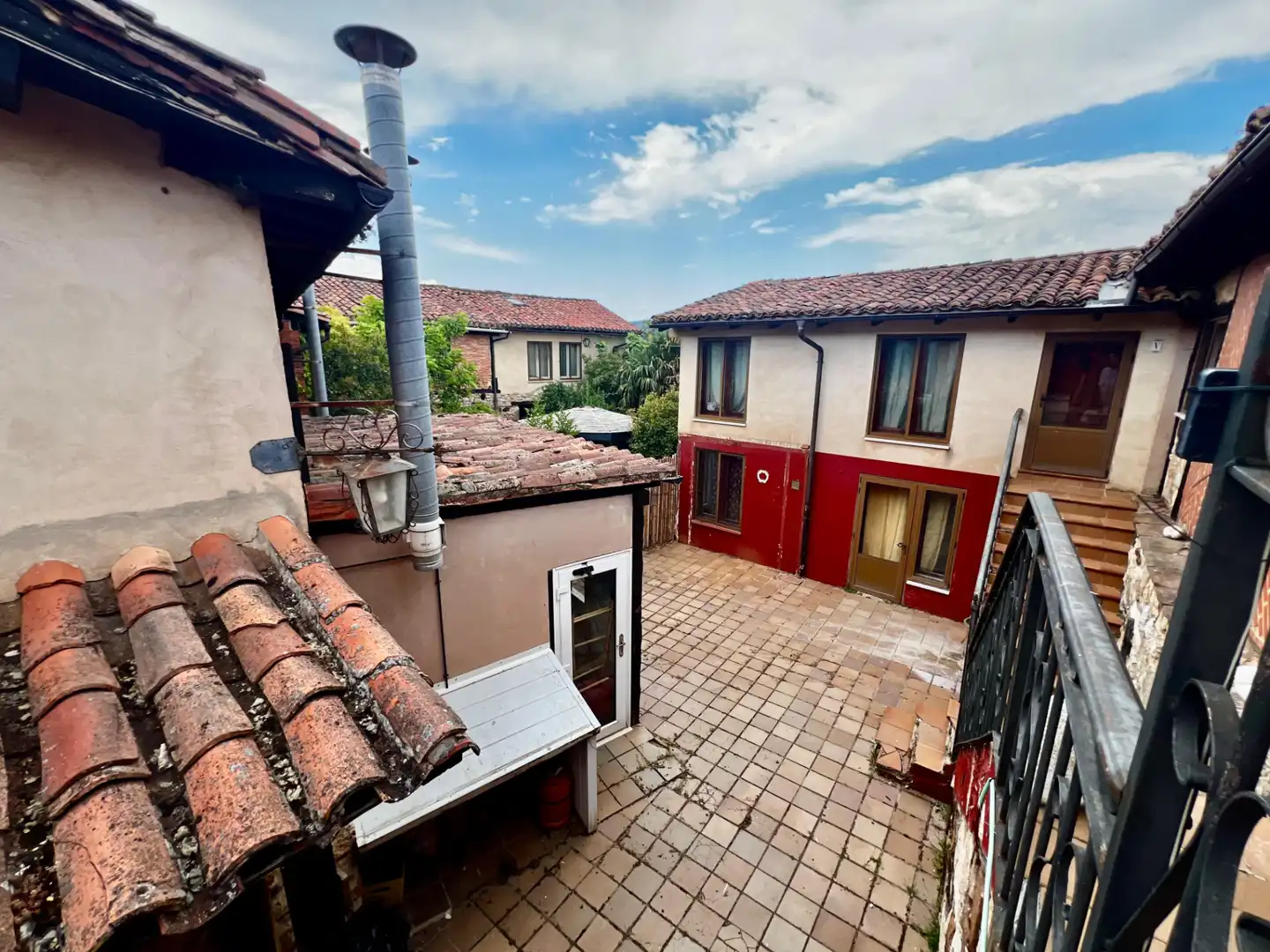 Vista exterior de Edificio en venta en Valle de Valdelucio
