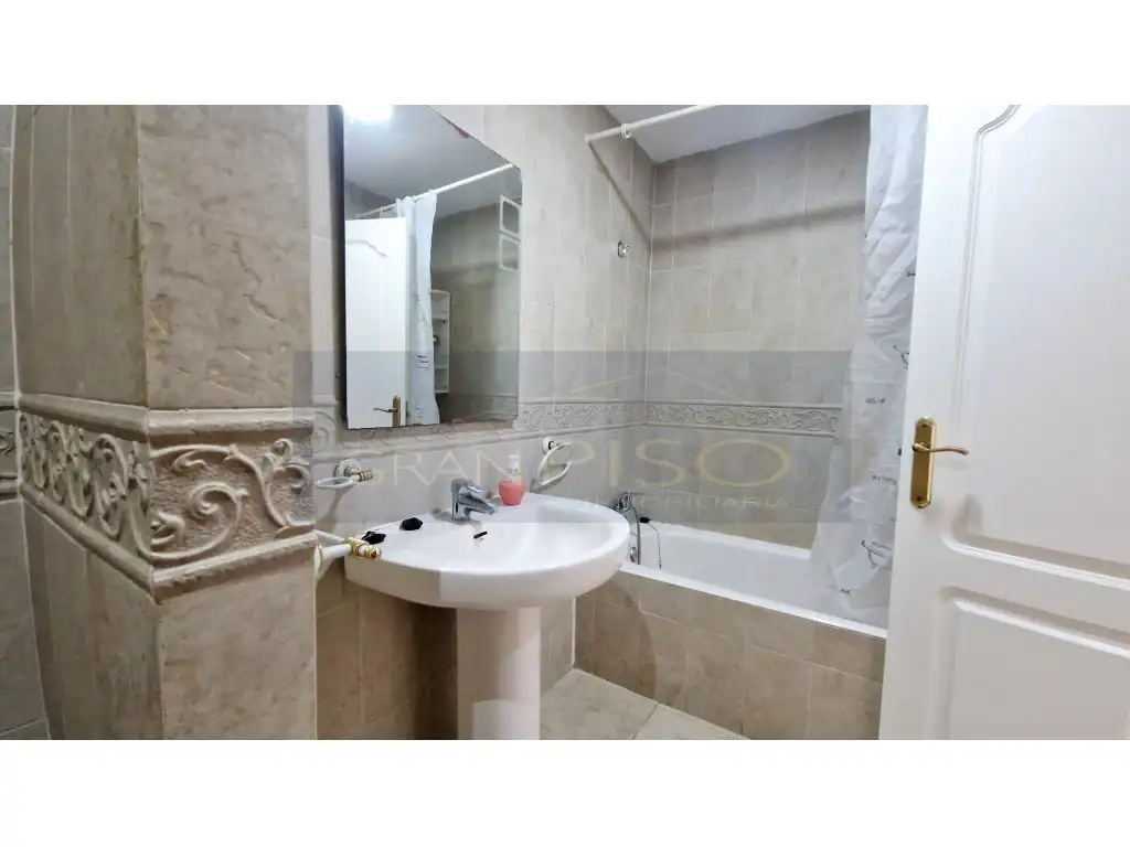 Baño de Apartamento en venta en Manilva con Terraza y Piscina