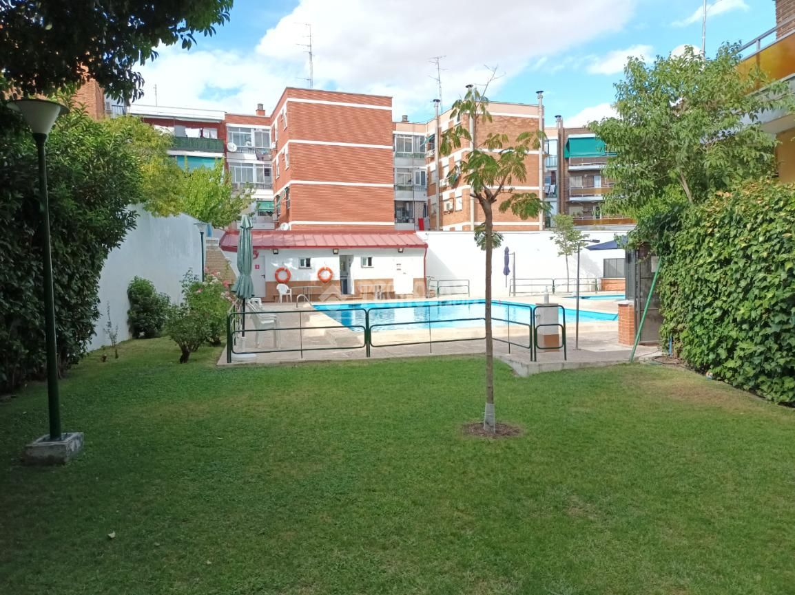 Piscina de Piso en venta en  Madrid Capital con Aire acondicionado, Calefacción y Terraza