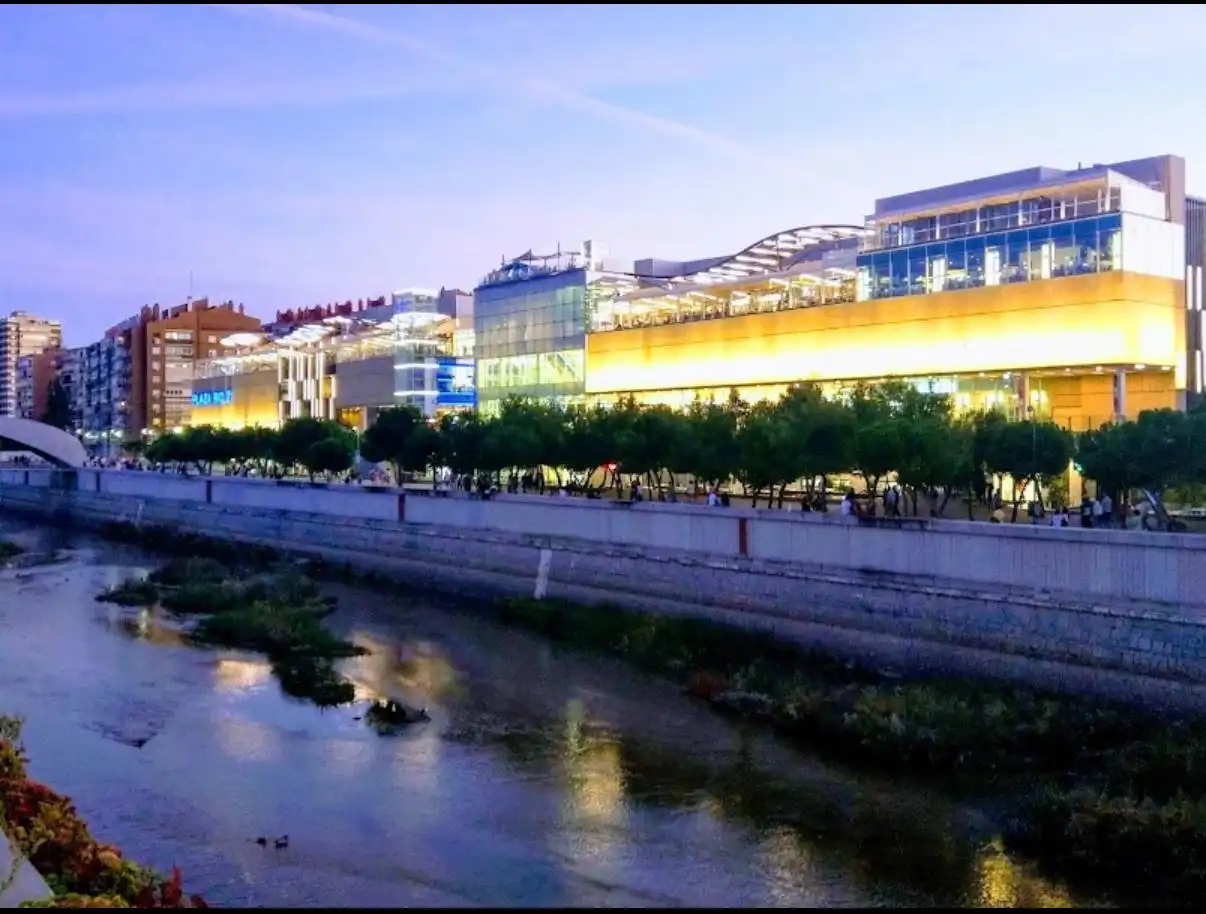 Vista exterior de Pis en venda en Madrid amb Calefacció i Parquet