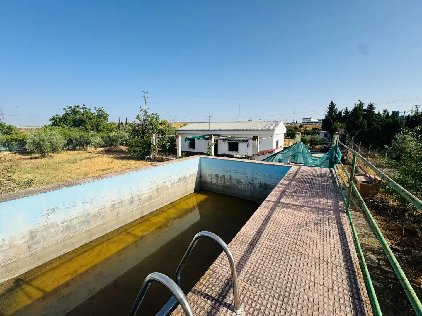 Piscina de Terreno en venta en Granada