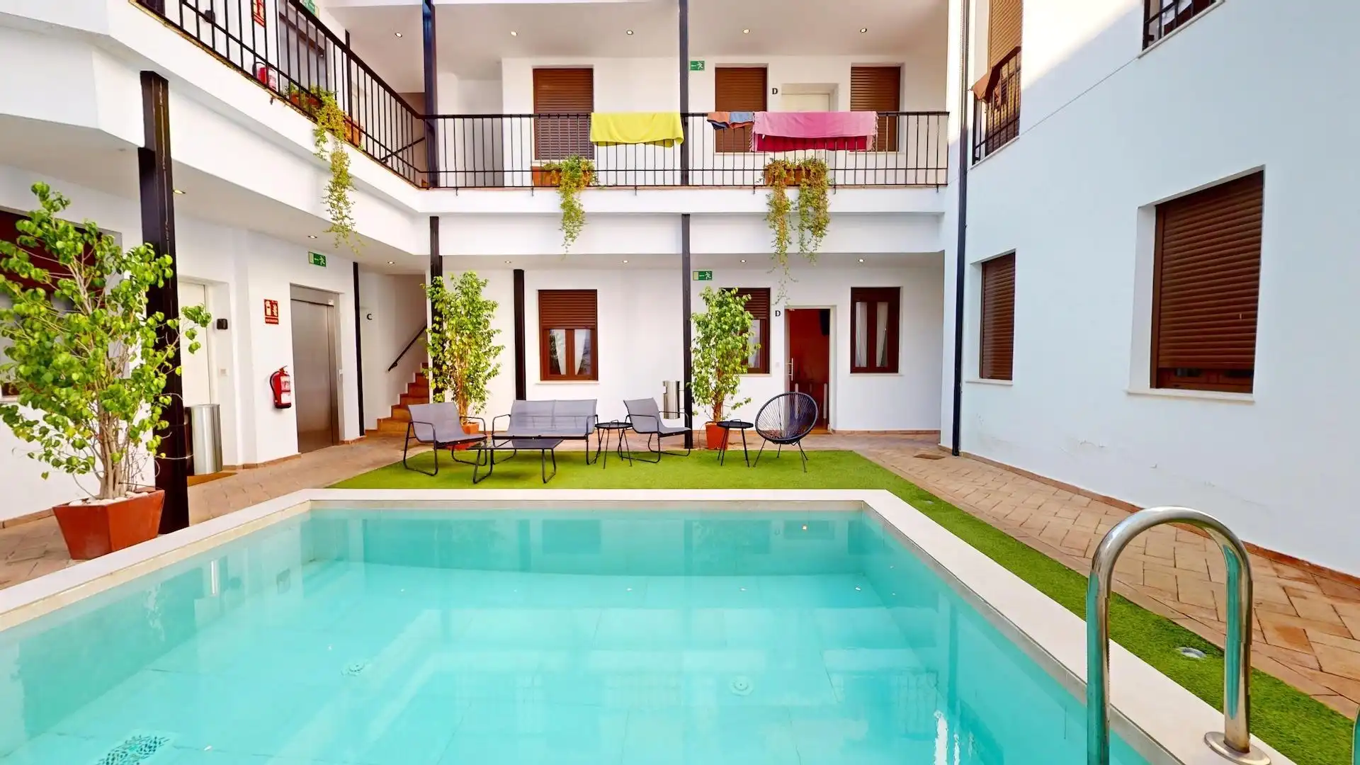Swimming pool of Flat for sale in Córdoba  with Air Conditioner, Heating and Furnished