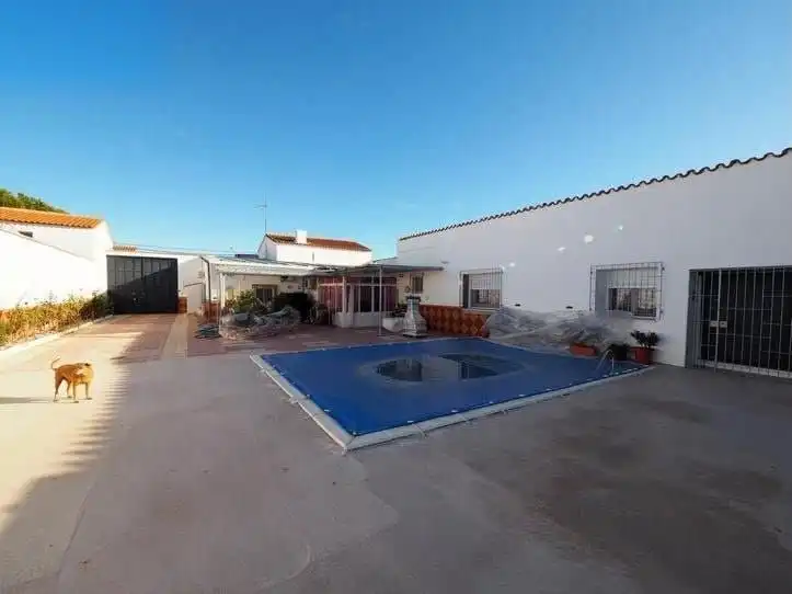 Vista exterior de Finca rústica en venda en Alcázar de San Juan amb Aire condicionat, Jardí privat i Terrassa