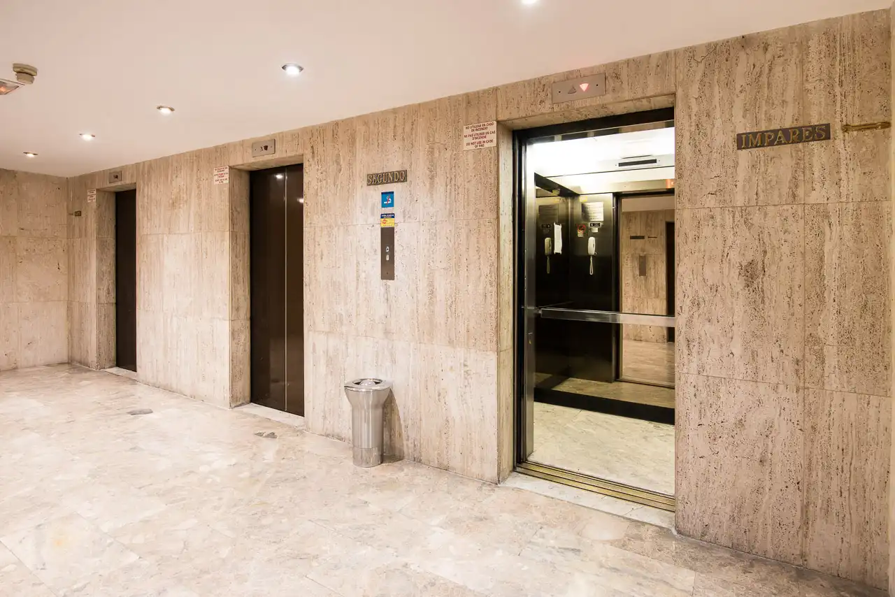 Flat for sale in Madrid  with Air Conditioner, Heating and Community pool