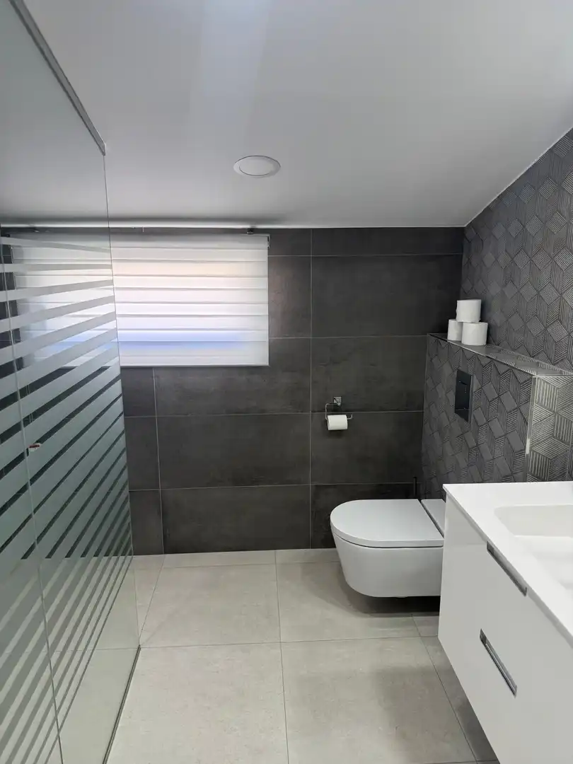 Badezimmer von Haus oder Chalet zum Verkauf in Quart mit Klimaanlage, Heizung und Privatgarten