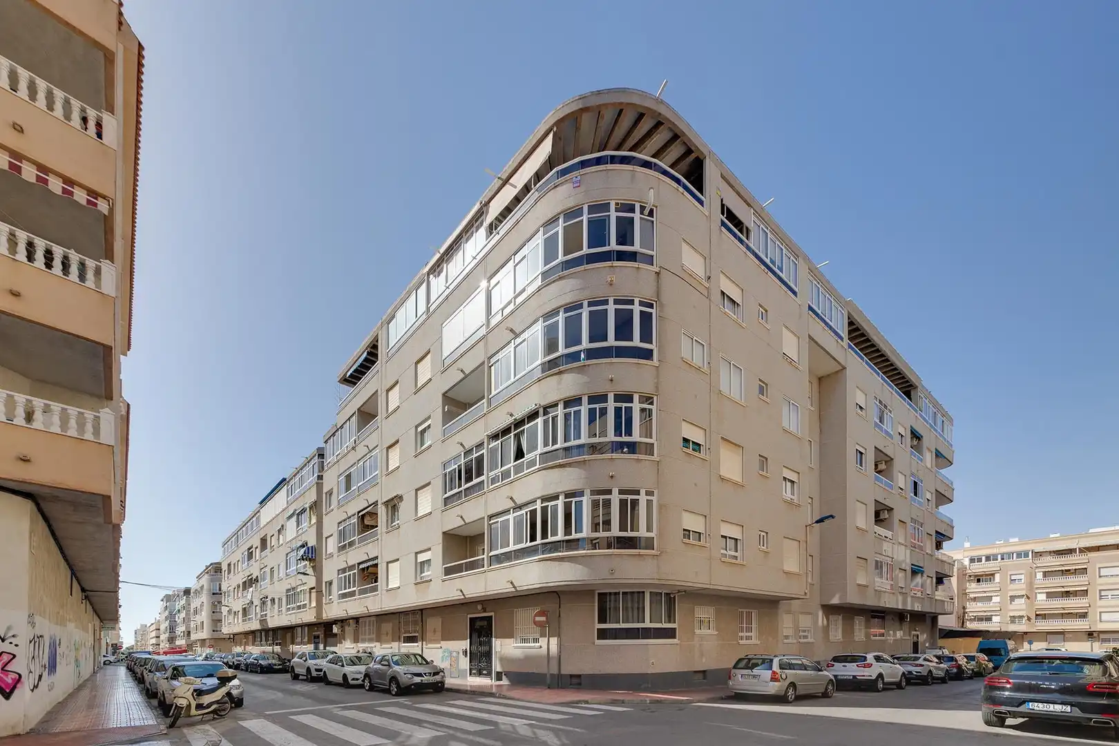 Vista exterior de Apartament en venda en Torrevieja amb Aire condicionat i Terrassa