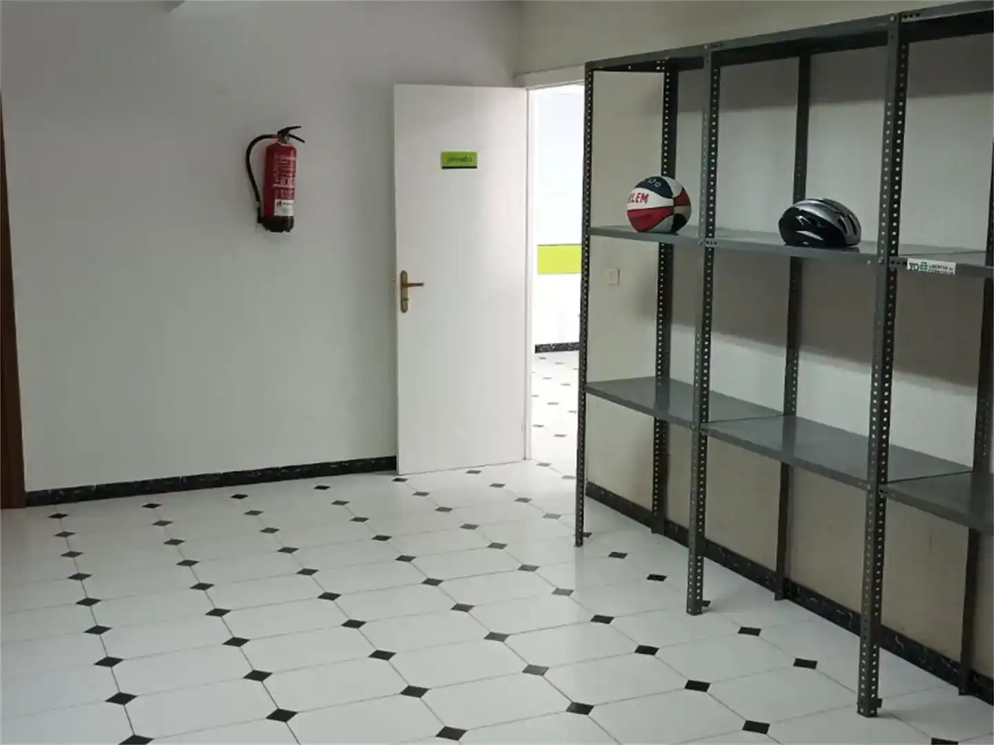 Commercial properties for sale in Noia