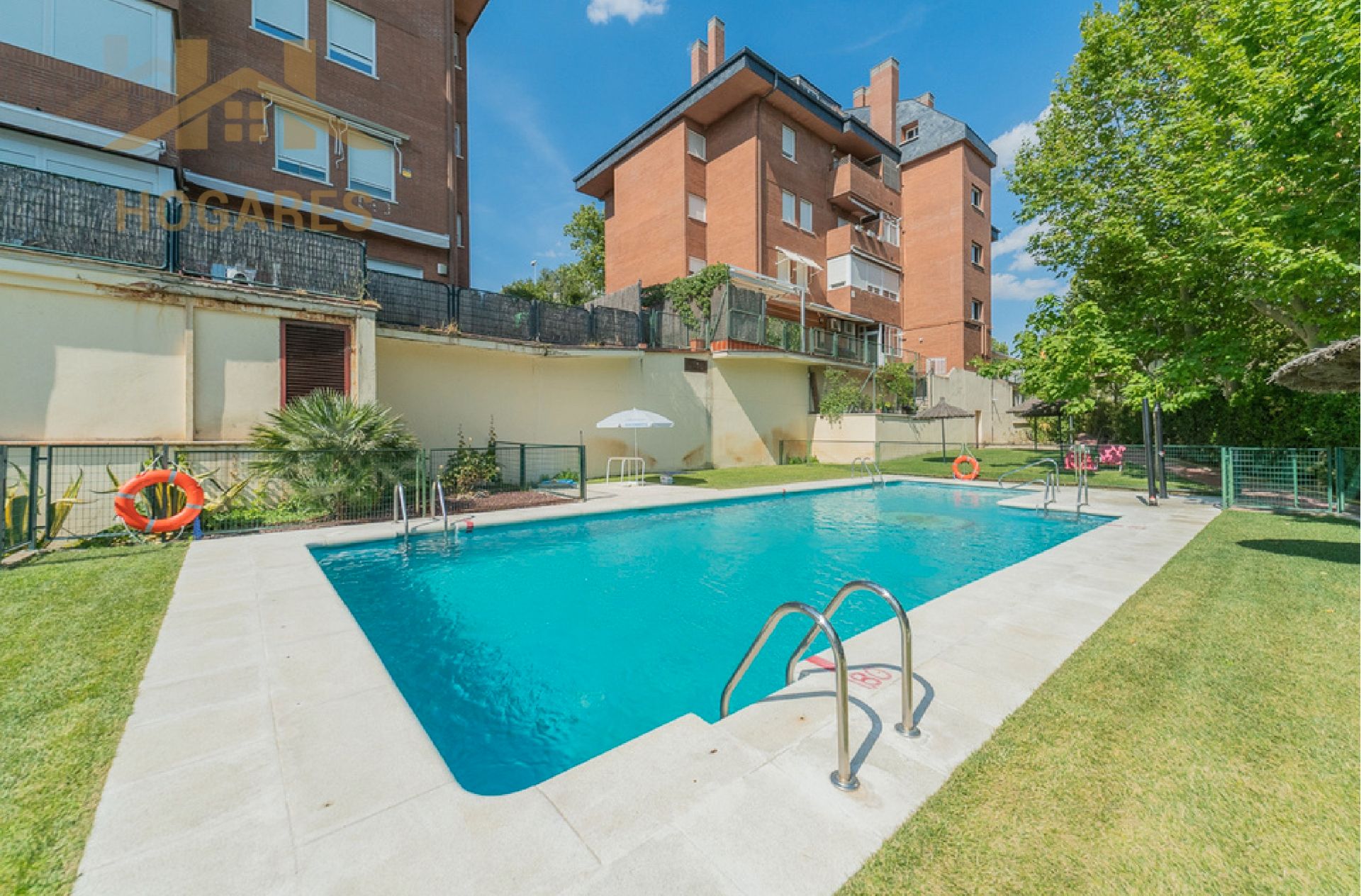 Piscina de Pis en venda en Majadahonda amb Calefacció, Terrassa i Traster