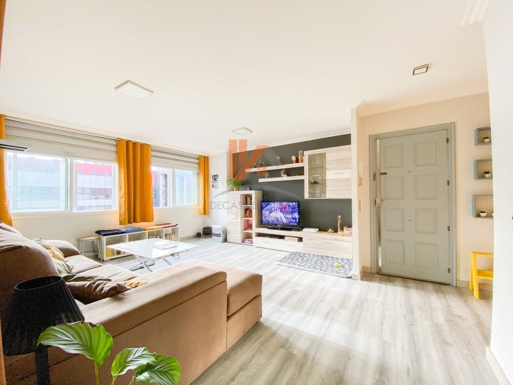 Living room of Flat for sale in Santiago de Compostela   with Oven