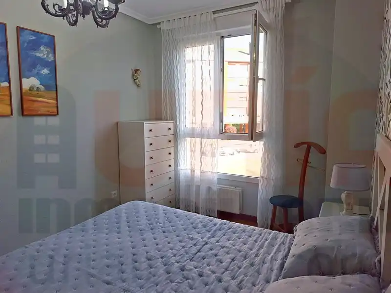 Bedroom of Flat for rent in Oviedo   with Heating, Storage room and Furnished
