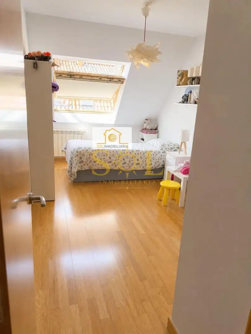Schlafzimmer von Dachboden zum Verkauf in León Capital  mit Heizung, Parkett und Möbliert