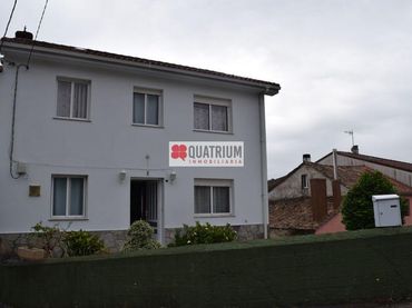 Casa amb jardí en venda a Rúa De Serafín Zas