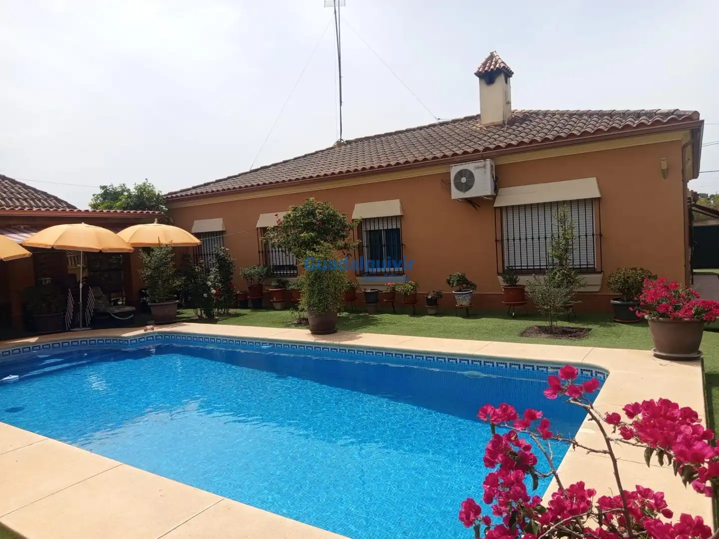 Villa con piscina in vendita a Entrenúcleos, imagen 3