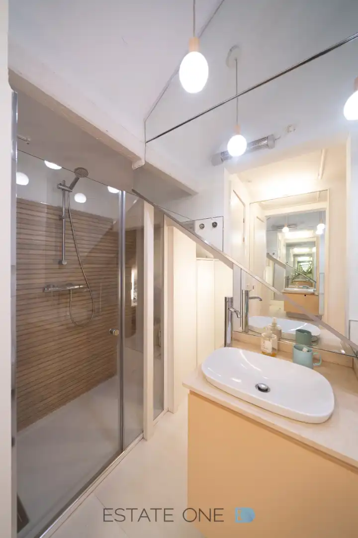 Bathroom of Office for rent in Madrid  with Air Conditioner, Heating and Balcony