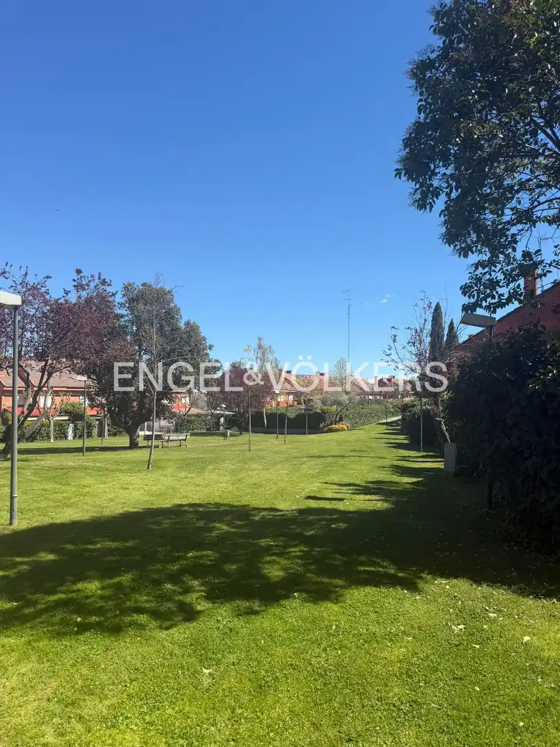 Casa adosada en venda en Ciudalcampo amb Aire condicionat, Calefacció i Jardí privat