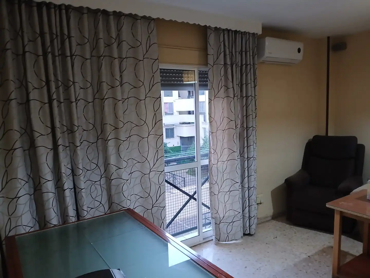 Sala de estar de Piso en venta en  Sevilla Capital con Aire acondicionado, Jardín privado y Amueblado