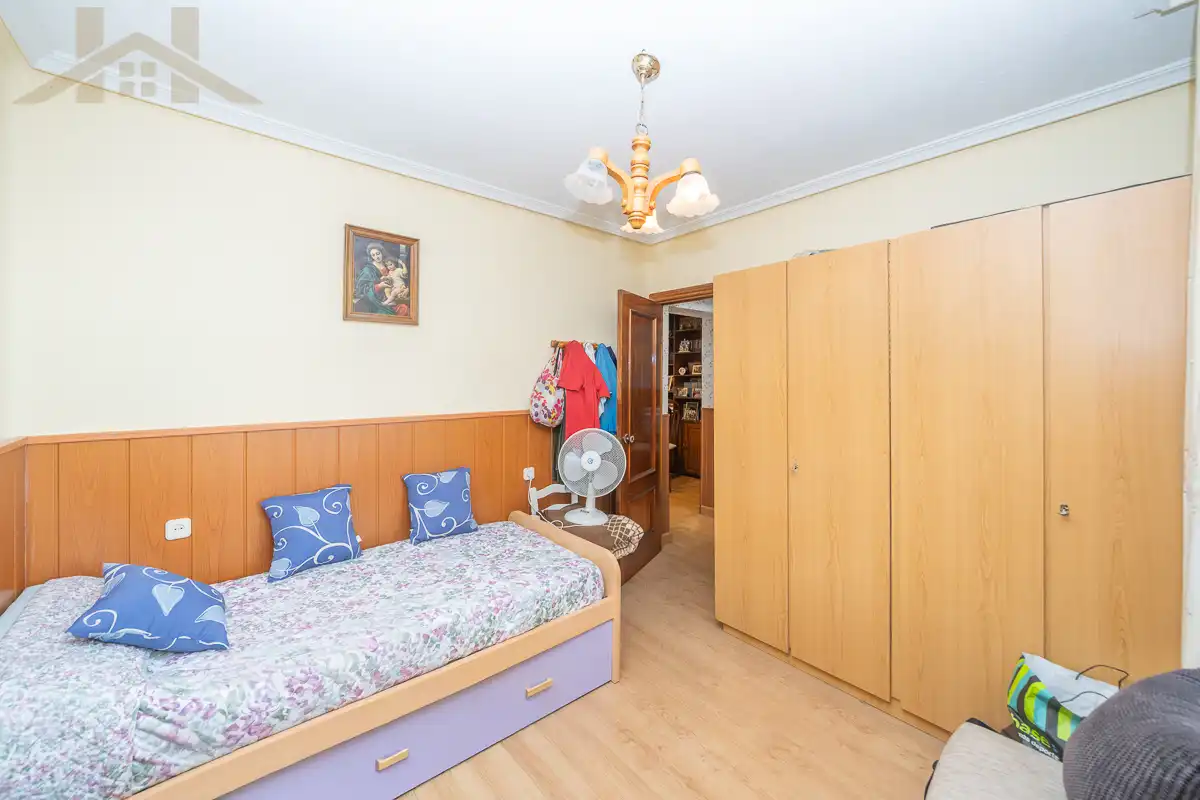 Dormitori de Casa adosada en venda en Collado Villalba amb Calefacció, Terrassa i Balcó