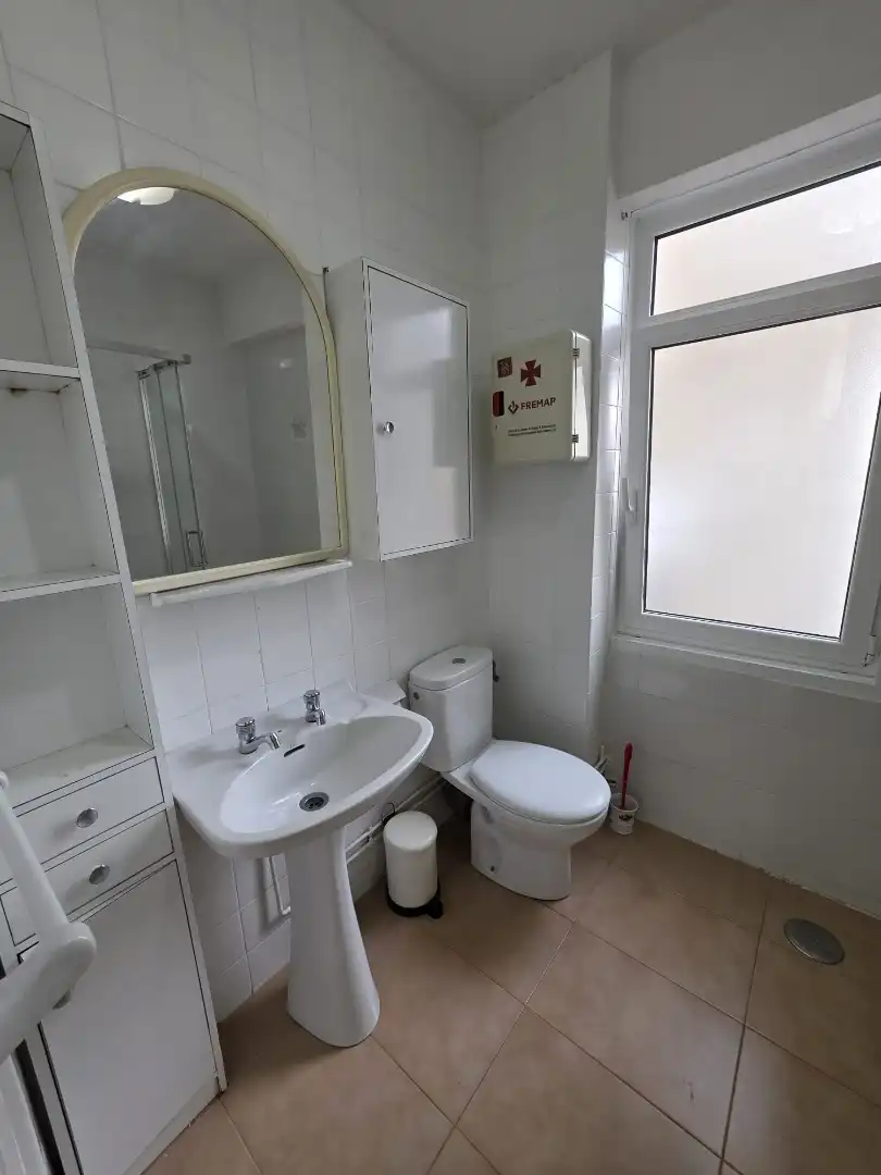 Baño de Piso de alquiler en Ferrol con Calefacción, Amueblado y Horno