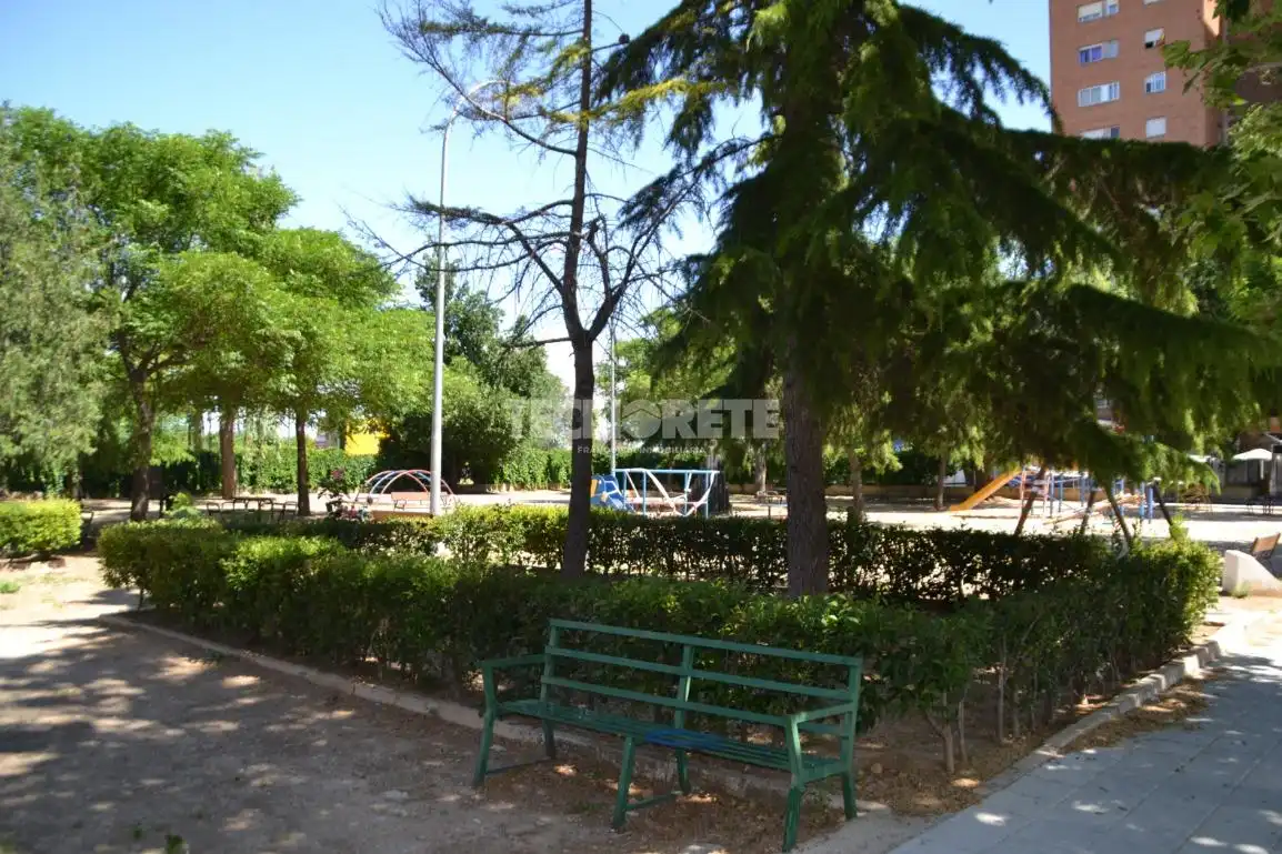 Vista exterior de Piso en venta en Guadalajara con Calefacción