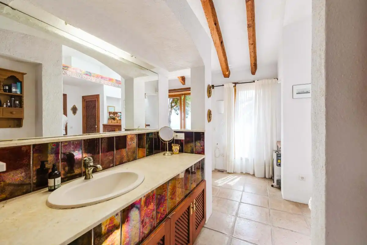 Bany de Casa o xalet en venda en Estepona amb Aire condicionat, Calefacció i Jardí privat