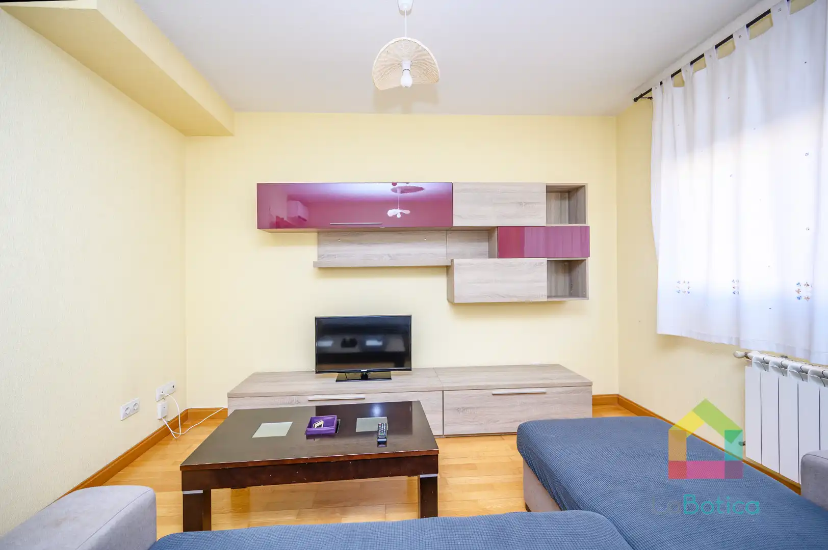 Sala d'estar de Apartament en venda en Toledo amb Aire condicionat, Moblat i Piscina comunitària