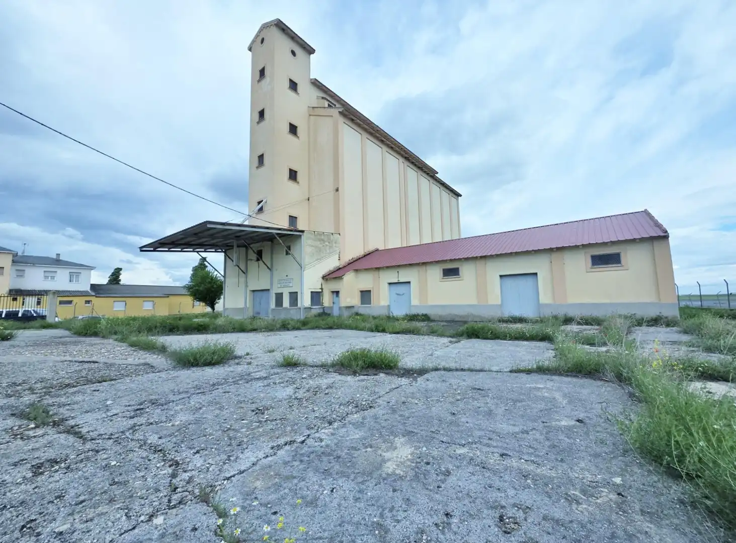 Exterior view of Industrial buildings for sale in Cantiveros