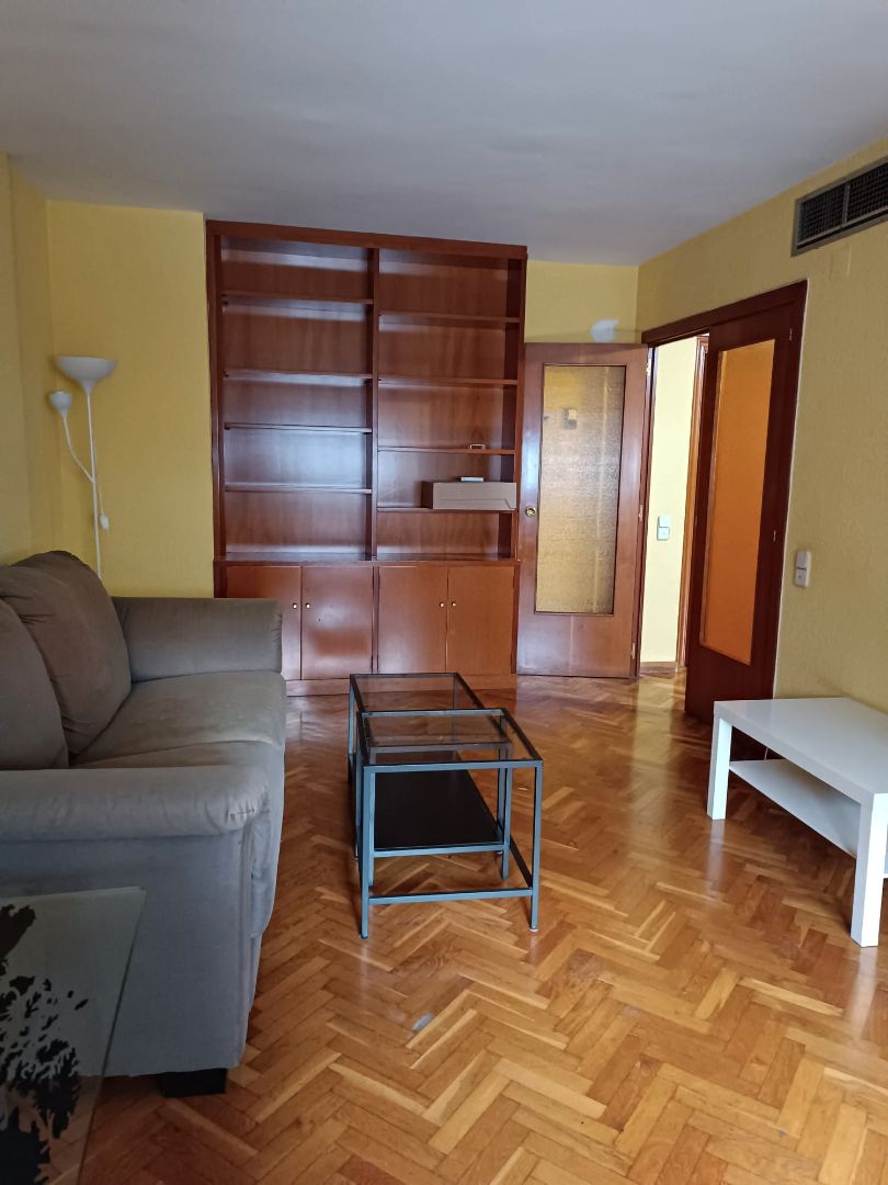 Sala d'estar de Pis en venda en  Zaragoza Capital amb Aire condicionat, Calefacció i Parquet