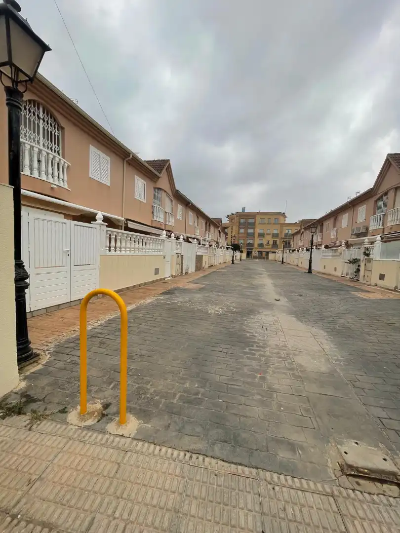 Außenansicht von Einfamilien-Reihenhaus zum Verkauf in San Pedro del Pinatar mit Terrasse, Möbliert und Ofen