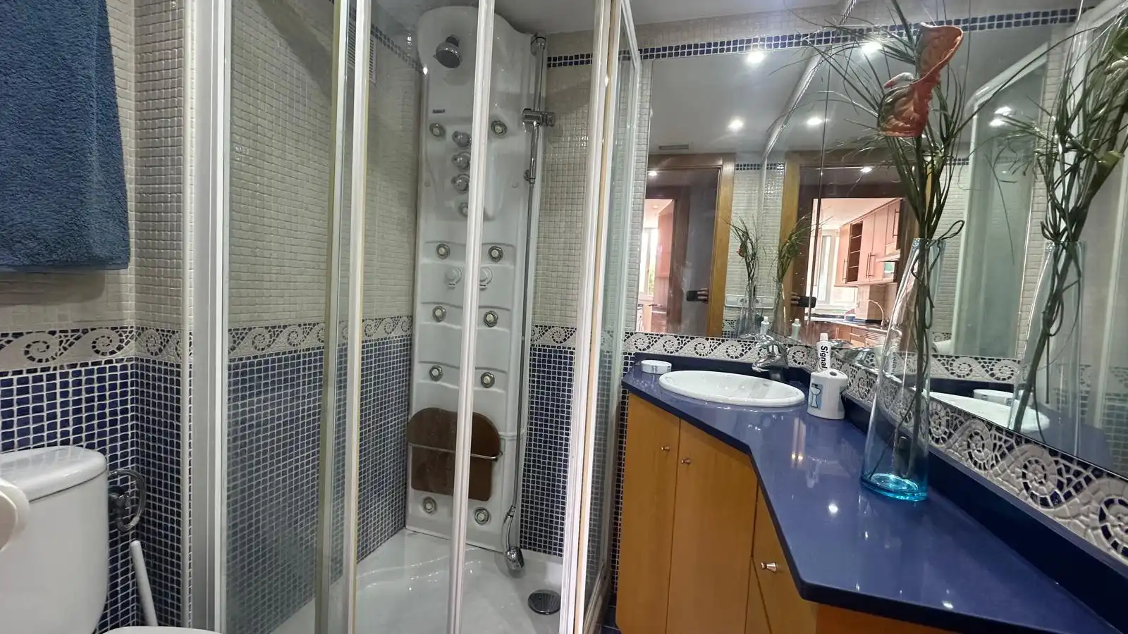 Bathroom of Flat for sale in Badalona  with Air Conditioner, Heating and Parquet flooring