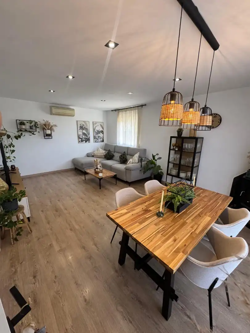 Sala de estar de Casa o chalet en venta en Abrera con Aire acondicionado, Jardín privado y Parquet