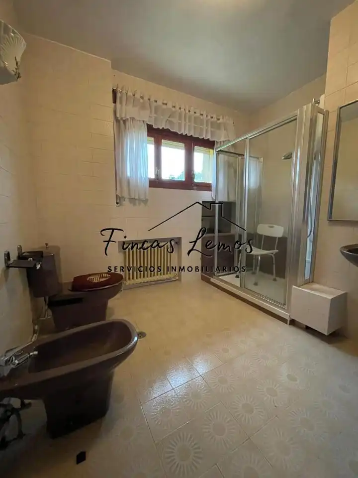 Bathroom of Houses for sale in Camariñas  with Heating, Private garden and Furnished