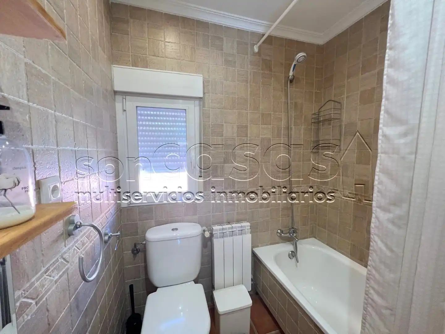 Badezimmer von Wohnung zur Miete in Madrid mit Klimaanlage, Heizung und Terrasse