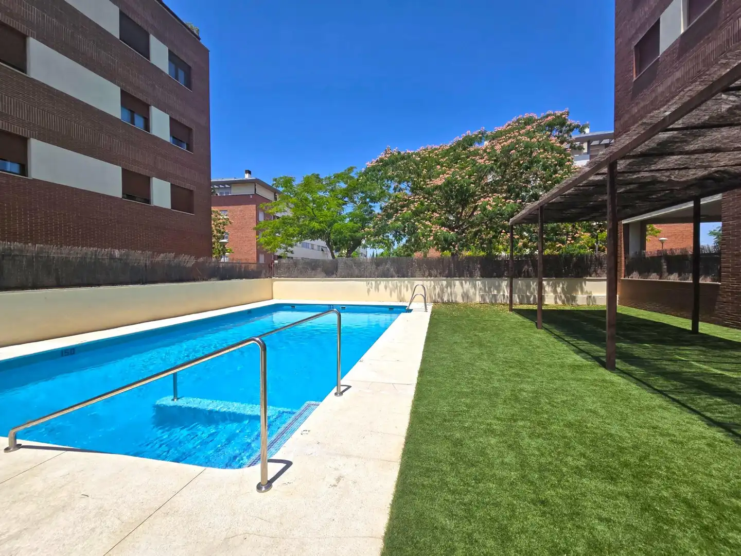 Schwimmbecken von Wohnung zum Verkauf in Mairena del Aljarafe mit Gemeinschaftspool