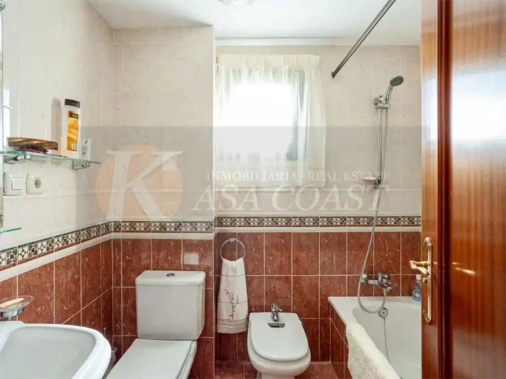 Bathroom of Flat for sale in Fuengirola  with Air Conditioner, Private garden and Terrace