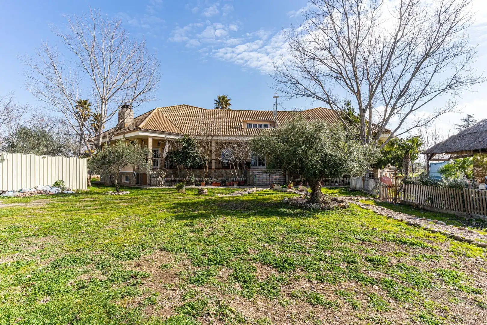 Vista exterior de Casa o chalet en venta en Fuente El Saz de Jarama con Aire acondicionado, Calefacción y Piscina
