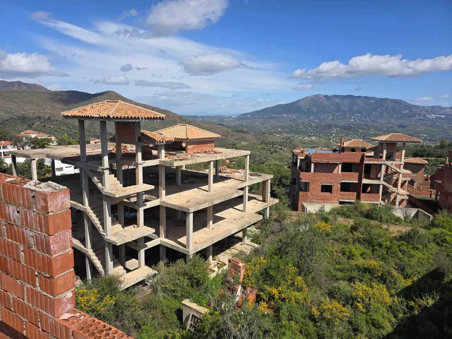 Vista exterior de Edifici en venda en Ojén amb Piscina comunitària