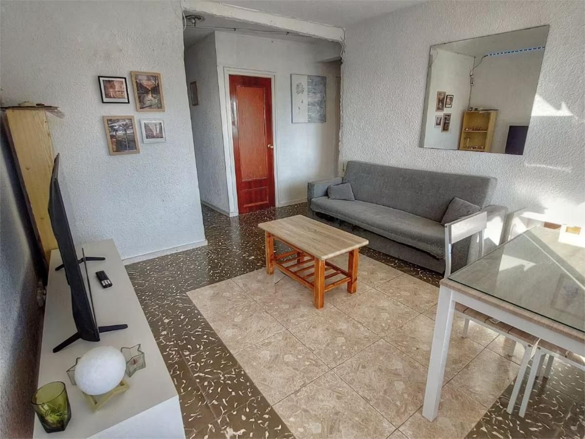 Sala d'estar de Pis en venda en Benidorm amb Piscina, Moblat i Piscina comunitària