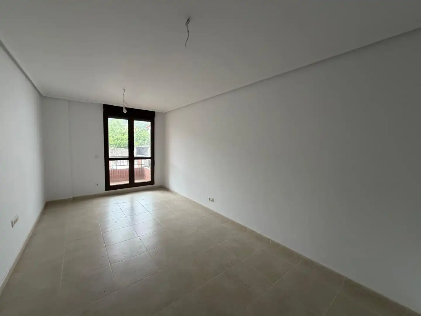 Vista exterior de Piso en venta en Meruelo con Calefacción, Terraza y Piscina comunitaria