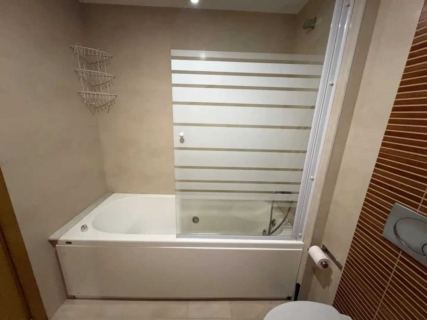 Baño de Piso de alquiler en Narón con Calefacción, Trastero y Amueblado